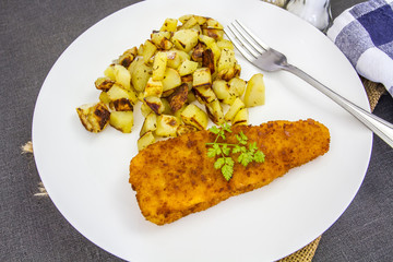 poisson pané et pommes de terre