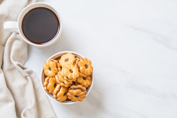 biscuit with pineapple jam