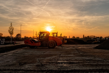 Fototapeta premium baumaschinen im abendrot