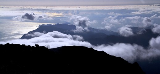 Madère au levé du soleil depuis le Ruivo