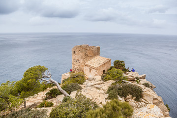 Fototapeta na wymiar Torre Cala en Bassset wandern auf Mallorca