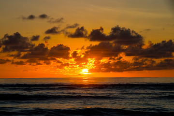 Fototapeta na wymiar Beautiful sunrise over the tropical beach