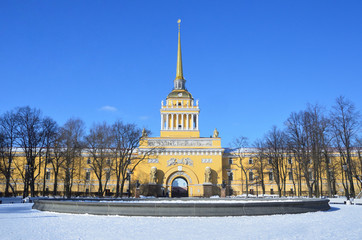 Александровский сад перед зданием Адмиралтейства в солнечный зимний день, Санкт-Петербург, 18 век