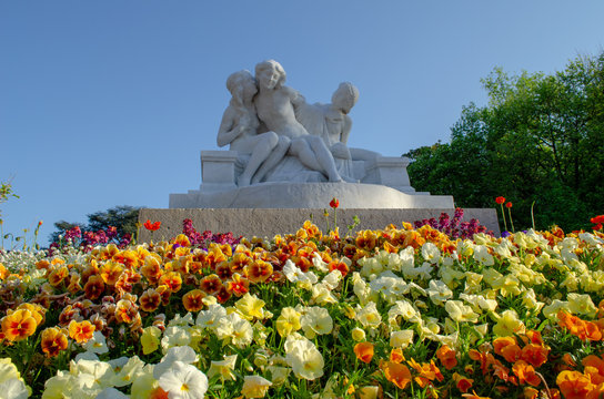 Les trois d&eacute;esses du parc de la T&ecirc;te d'Or, Lyon, France