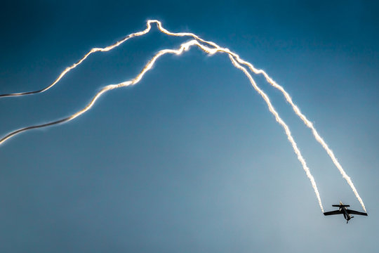 Acrobatic plane turning