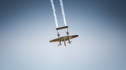 Oldtimer plane fyling y