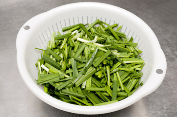 刻んだニラ、ニラの下拵え