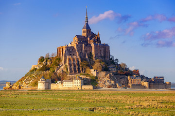 Fototapeta premium Mont Saint-Michel at sunset.