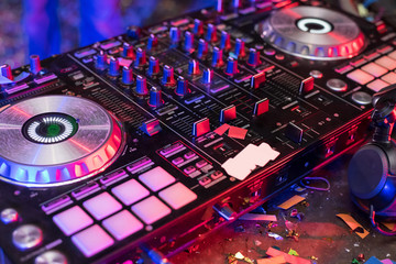 Fototapeta na wymiar DJ is rhythm music with Controller and mixer.
