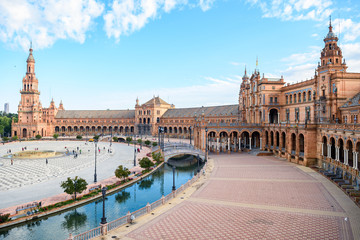 Fototapeta na wymiar beautiful square of plaza de españa in seville, Spain