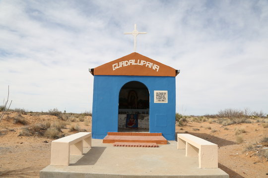 Capilla Migrantes capilla en el desierto por donde atraviezan los migrantes