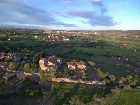 Drone en Cruilles y Monells monasterio Sant Miquel en el Ampurdan en Gerona, Costa Brava (Cataluña,España). Fotografia aerea con Drone.