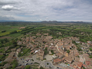 Fototapeta premium Drone en Pals, pueblo medieval del Ampurdan en Girona, Costa Brava (Cataluña,España). Fotografia aerea con Dron.