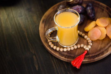 Naklejka premium Ramadan juice for iftar made from fresh apricots with dried apricots and dates.