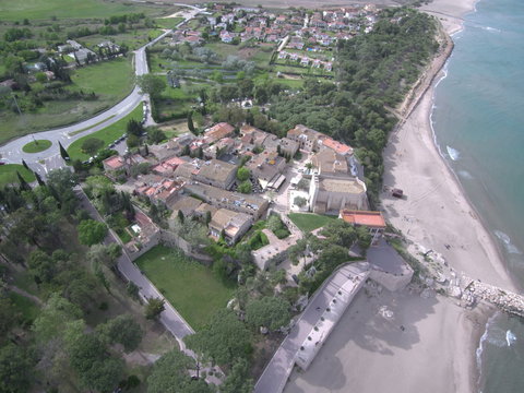 Drone en Sant Marti  Empuries ,pueblo de La Escala en el Emporda,Gerona, Costa Brava (Cataluña,España). Fotografia aerea con Dron.