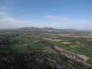 Fototapeta na wymiar Drone en Torroella de Montgri, pueblo del Ampurdan en Girona, Costa Brava (Cataluña,España). Fotografia aerea con Dron.