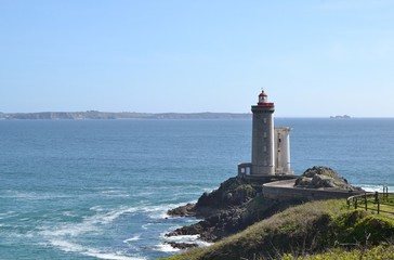 Fototapeta na wymiar Le phare du petit Minou en Bretagne