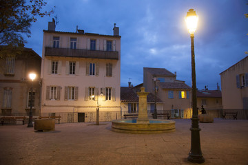 Francia, Marsiglia, la città vecchia di notte.