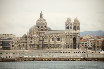 Fototapeta na wymiar Francia, Marsiglia, la cattedrale vista dal mare.