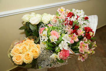 Bouquets with different flowers at the wedding