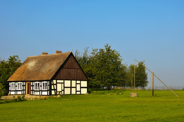 Obraz premium Rústica e bonita casa de madeira