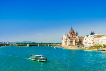 Fototapeta na wymiar View on Budapest parliament and danube from Chain Bridge