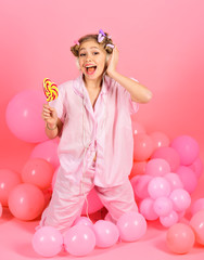 Obraz na płótnie Canvas Adorable little girl with lollipop