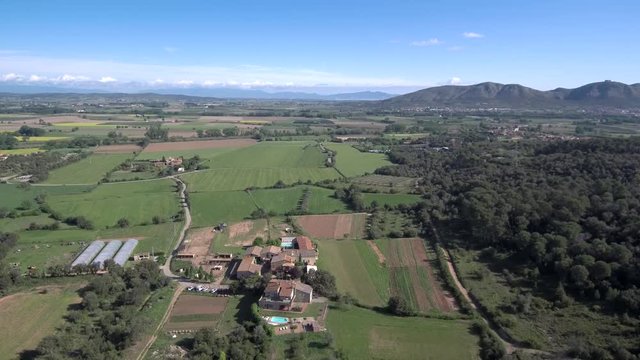 Drone en Llabia, pueblo de Torroellla de Montgri en el Emporda  en Gerona, Costa Brava (Cataluña,España). Video aereo con Dron.