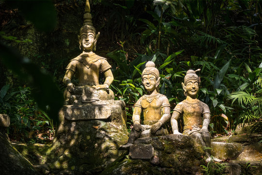 Statuen im Secret Buddha Garden auf Samui, Thailand