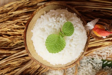 cooked jasmine rice and raw organic rice