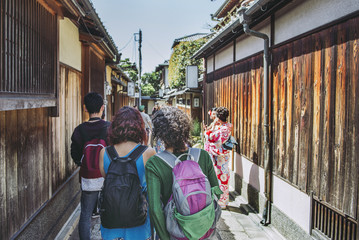 京都観光をする外国人