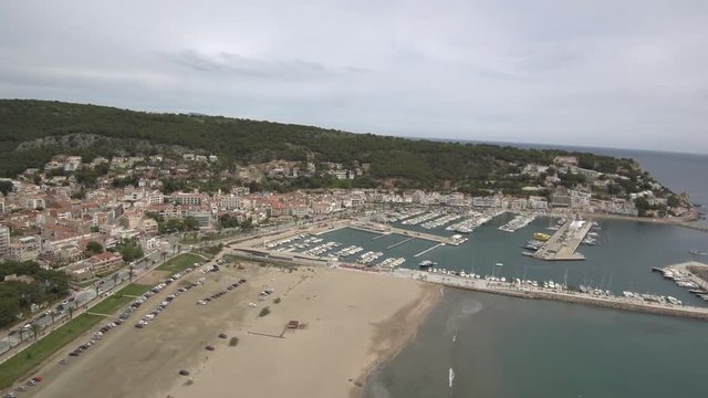 Drone en el Estartit y Islas Medas, localidad costera del Emporda  en Gerona, Costa Brava (Cataluña,España). Video aereo con Dron.