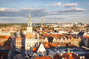 Obraz premium Poznan, Poland - August 30, 2016: Town hall, old and modern buildings at sunset in city Poznan