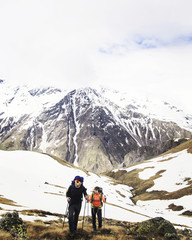 Fototapeta premium Tour du Mont Blanc to wyjątkowa trasa około 200 km wokół Mont Blanc, którą można ukończyć w ciągu 7-10 dni, przechodząc przez Włochy, Szwajcarię i Francję.