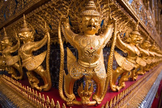 Golden statue of Thailand Palace 1