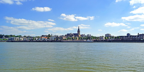 Fototapeta na wymiar NIJMEGEN ( Niederlande ) - Stadtpanorama 