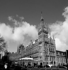 Fototapeta na wymiar King's Cross Station in London in black and white