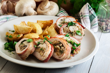 Chicken breast stuffed with champignon