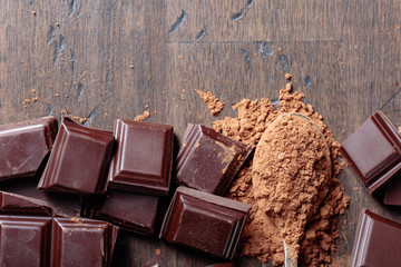 Broken  chocolate pieces and cocoa powder .