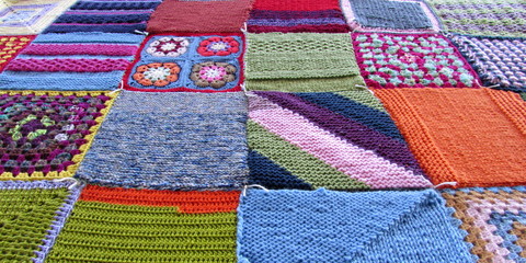 Tessuti colorati lavorati a maglia - arte e passione 