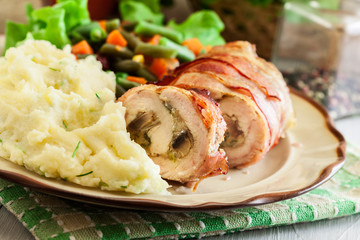 Chicken breast stuffed with champignon