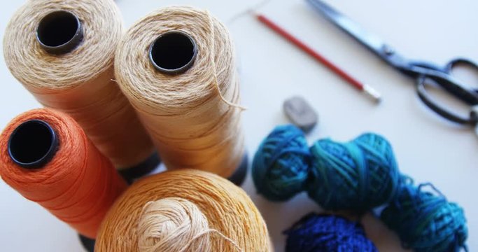 Different types of waving thread kept on table 