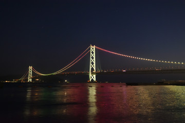 Fototapeta na wymiar 明石海峡大橋の開通20周年記念イルミネーション
