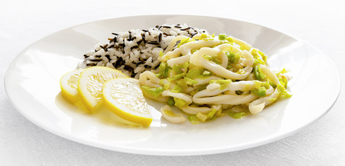 braised with leek calamari garnished with rice and lemon