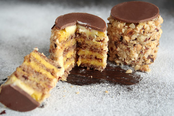 Hazelnut mini cakes
