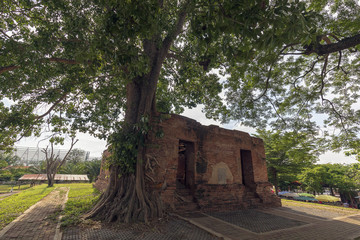 アーントーン県の寺院ワット・クン・インタプラムン