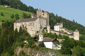Fototapeta na wymiar Burg Heinfels in Osttirol