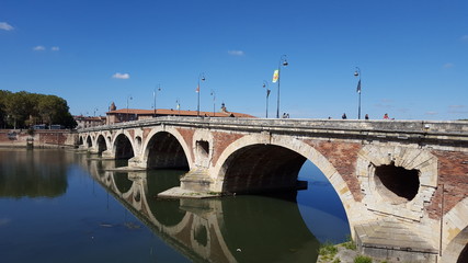 Fototapeta na wymiar Puente de Saint Pierre (Toulouse)