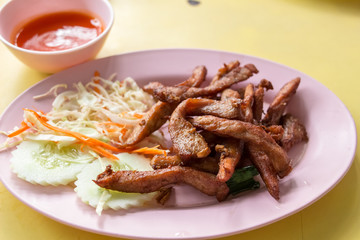 タイ料理　豚肉揚げ　ジャーキー