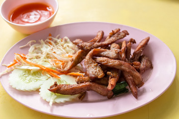タイ料理　豚肉揚げ　ジャーキー